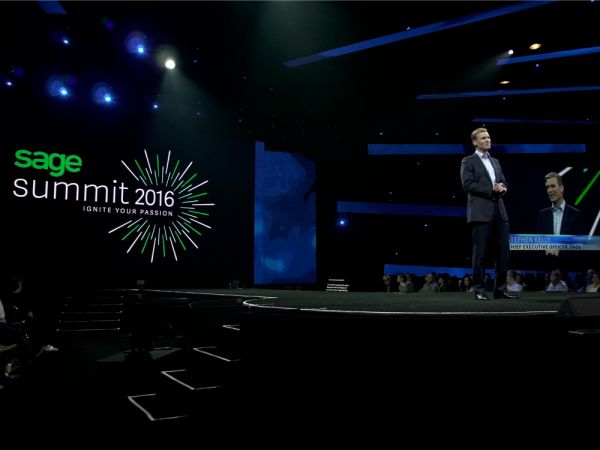 Stephen Kelly, ceo van Sage, spreekt tijdens Sage Summit in Chicago