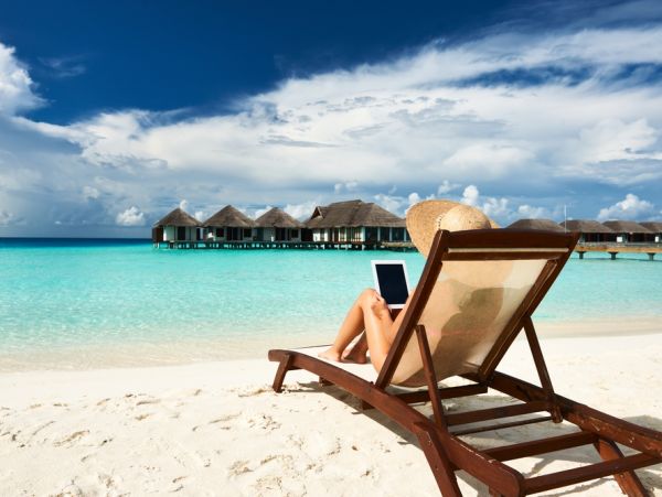 zon strand vrouw ligstoel tropen tropisch vakantie reizen