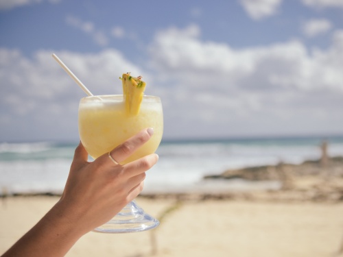 Reis vakantie strand cocktail exotisch