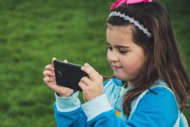 meisje smartphone