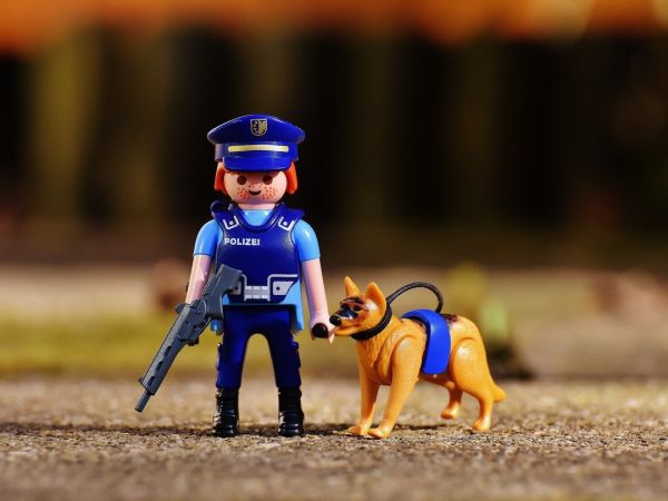 politieman playmobil hond