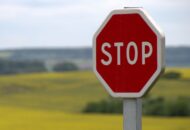 stop verkeersbord einde gedaan