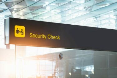 Security-check-luchtvaart-aviation-cybersecurity
